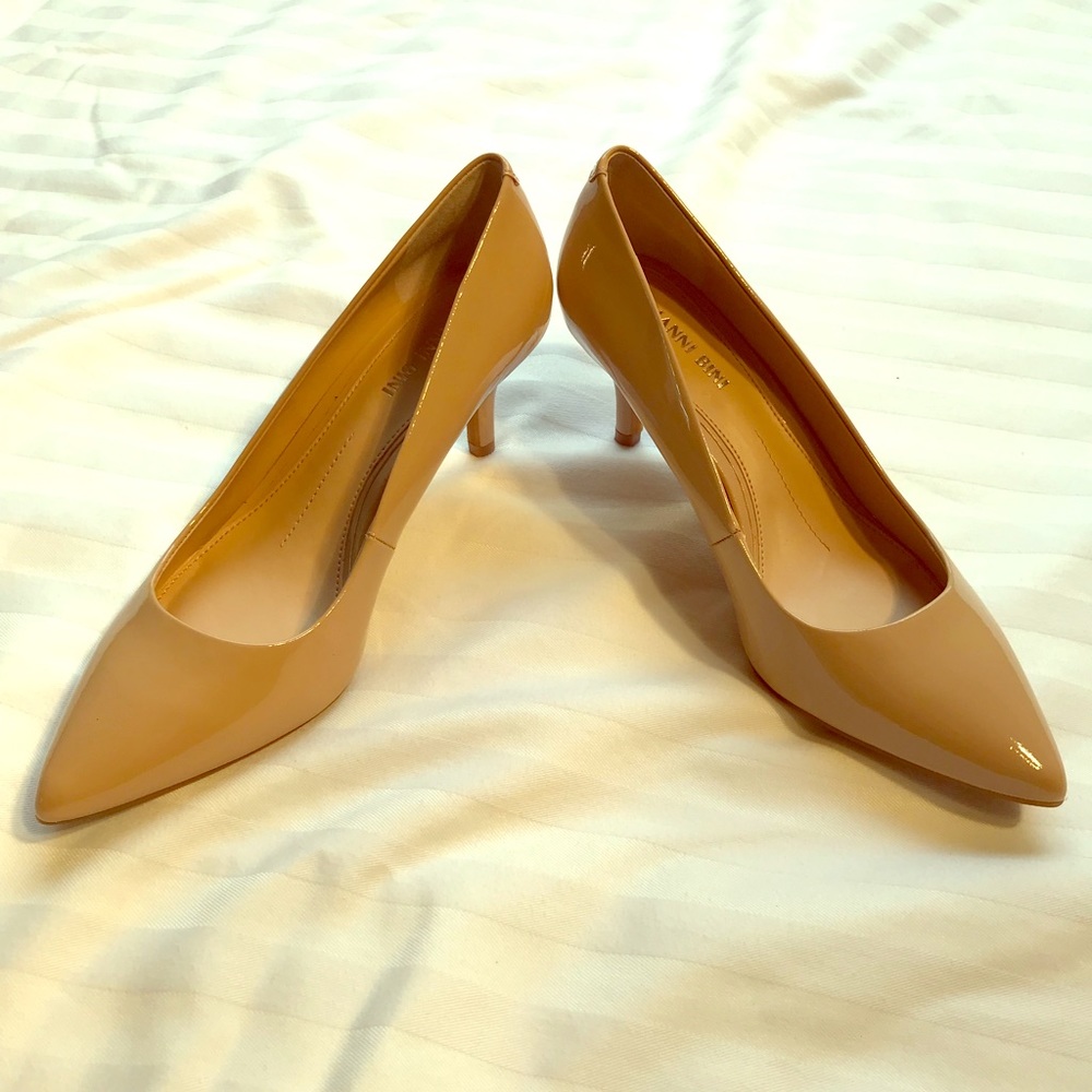 Gianni Bini Nude Pumps size 7M